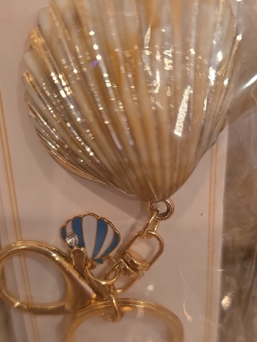 Bulk Seashell Keychains - Gold Tone Shell & Charms - Picture 4 of 4